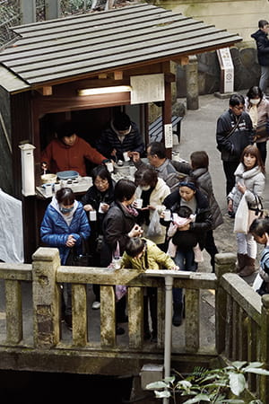 俗に「眼の神様」として信仰される瀧谷のお不動さま